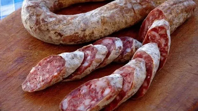 Declaran alerta epidemiológica por 15 casos de triquinosis: qué es y cuáles son los síntomas
