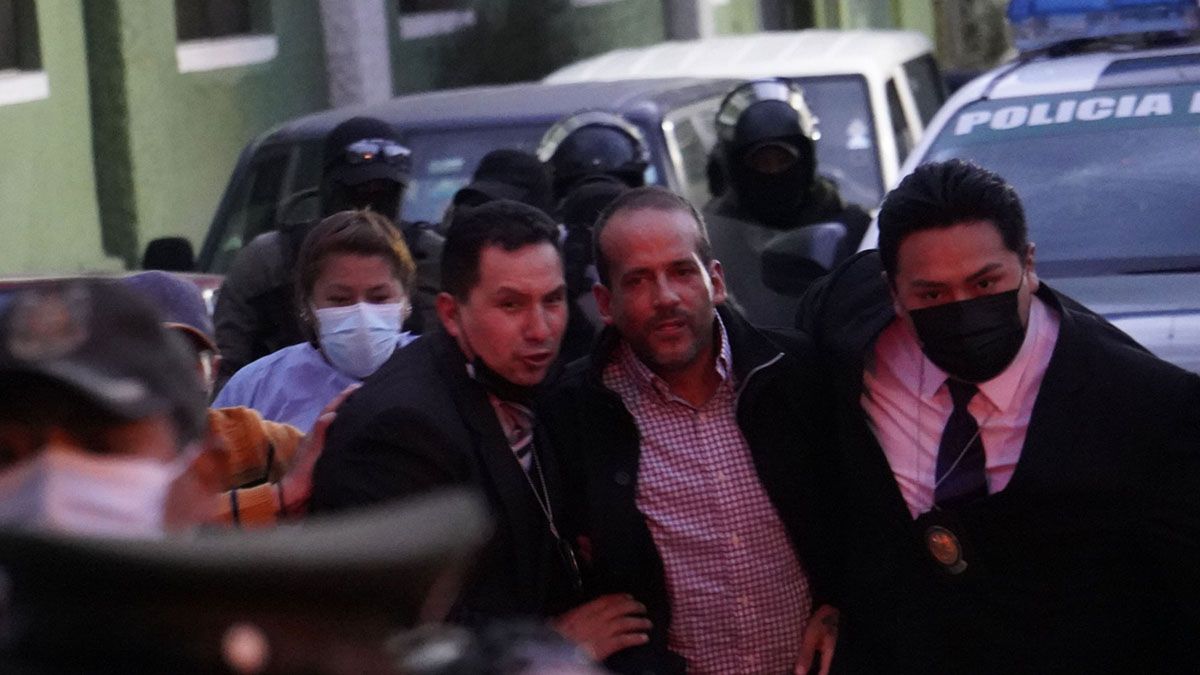 Camacho detenido llega a la Fiscalía de La Paz. Se Negó a declarar (Foto: Gentileza La Razón)