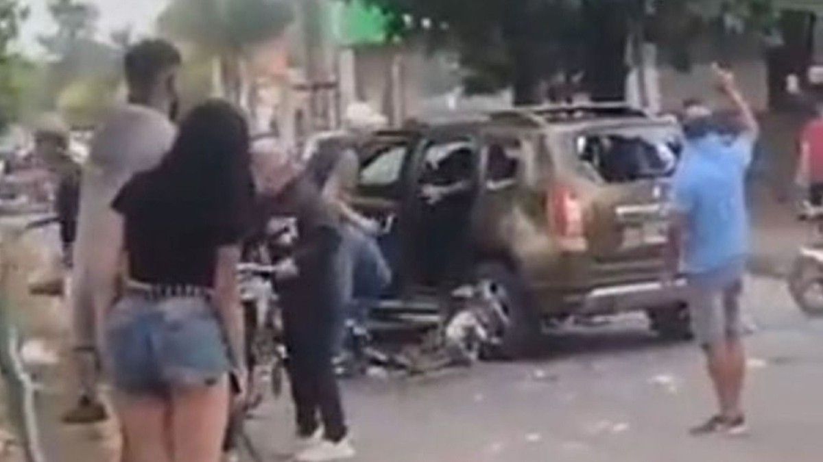 Un hombre atropelló a cinco jóvenes que festejaban Navidad en Salta y lo atacaron a botellazos (Foto: El Tribuno)