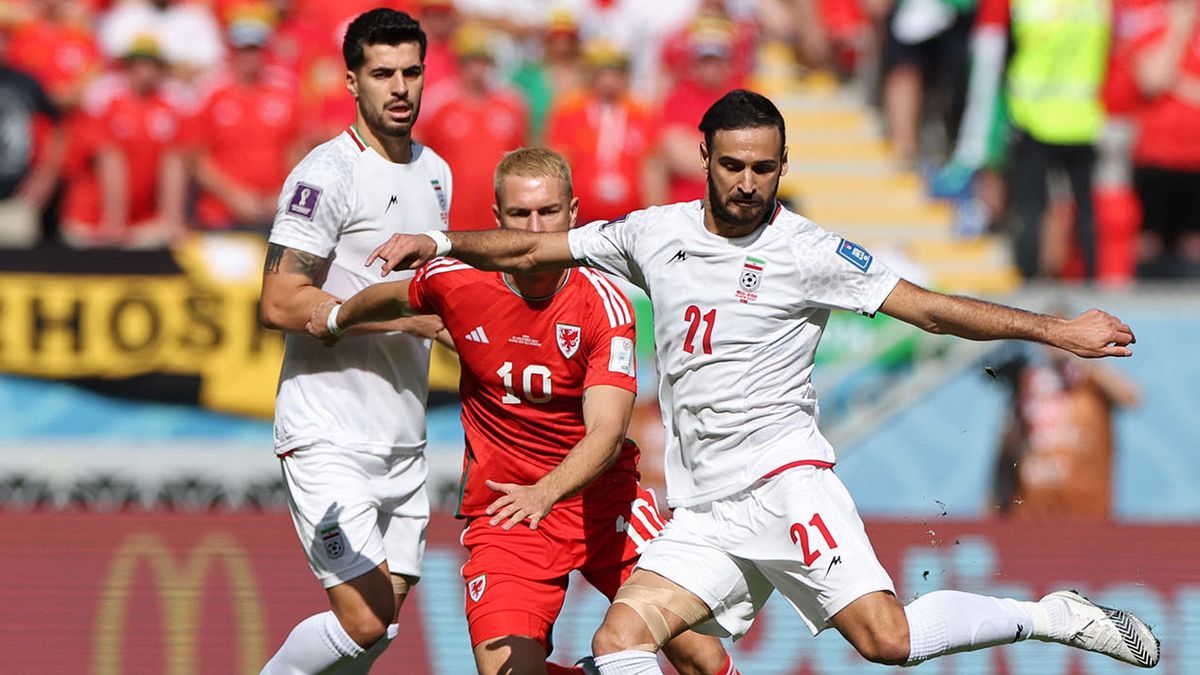 Irán le ganó a Gales 2 a 0 en un agónico final y lo dejó con un pie afuera del Mundial Qatar 2022