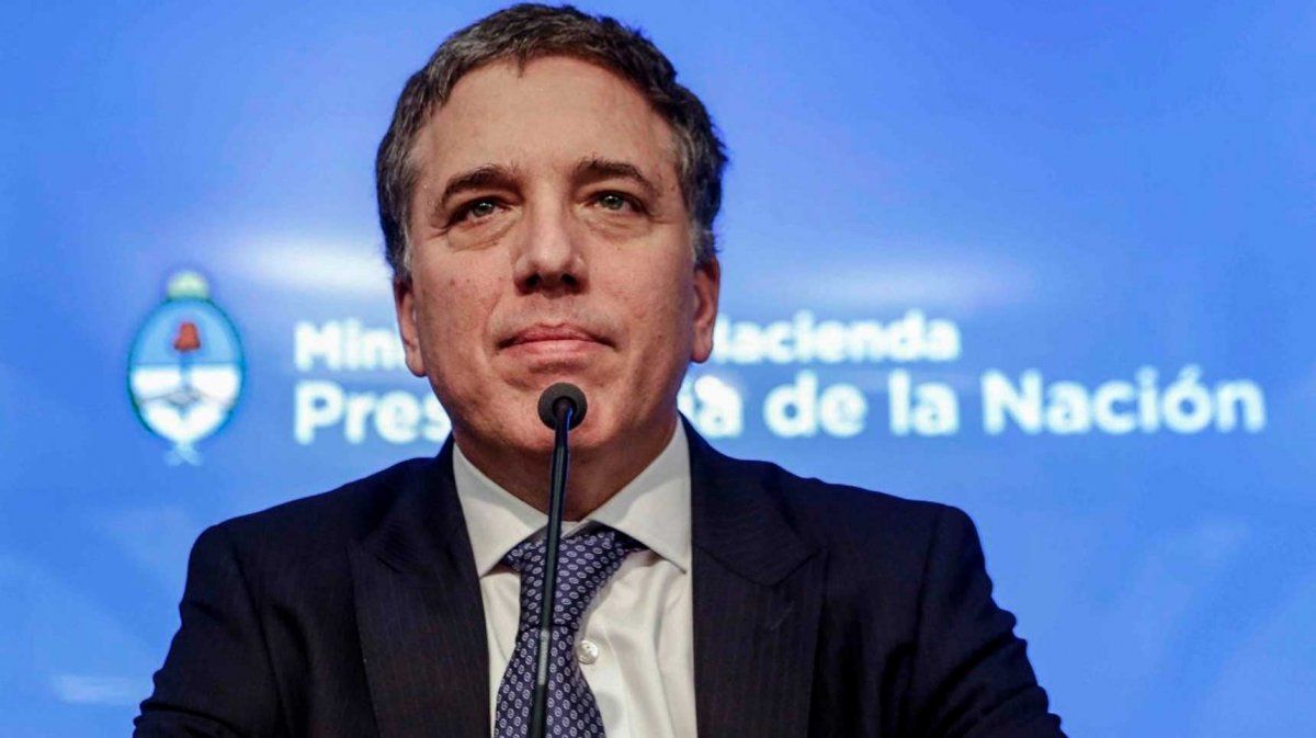 La calificadora de riesgo crediticio Standard & Poors le bajó la nota a Argentina por la caída en la actividad