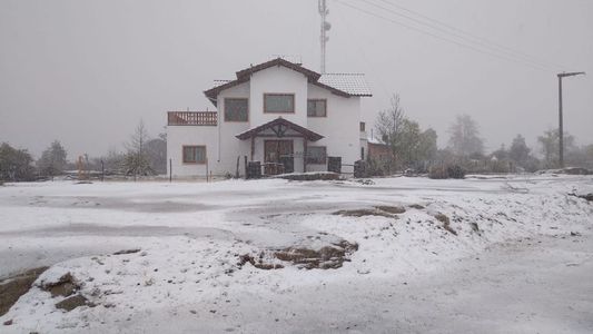 Nieve en primavera: Córdoba y Mendoza amanecieron con fuertes nevadas
