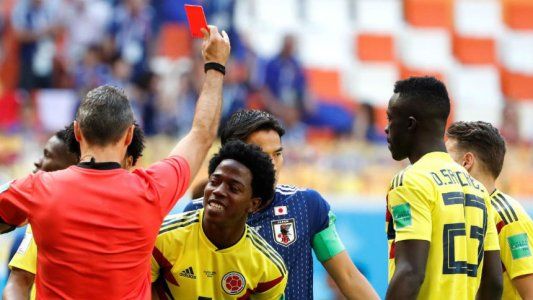 Amenazan de muerte al colombiano Carlos Sánchez por su expulsión ante Japón