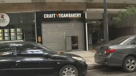 Difundieron el rostro del hombre que violó a la empleada de una panadería y luego huyó