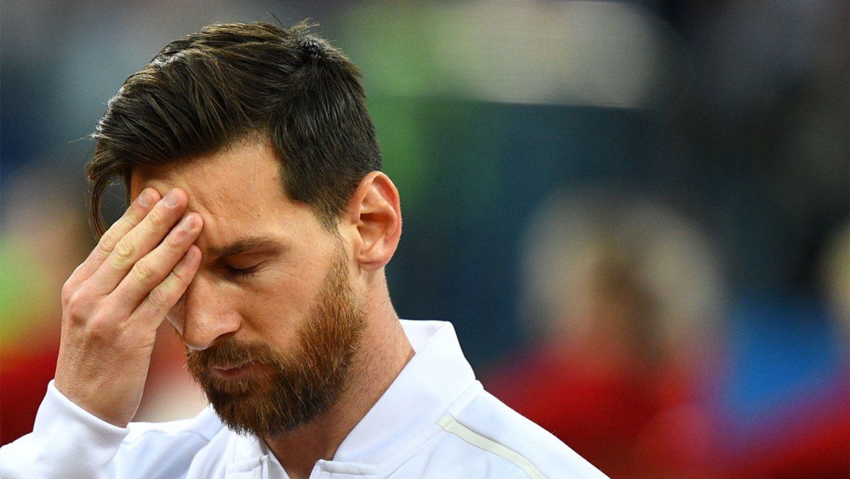 La cara de preocupación de Lionel Messi en el himno argentino