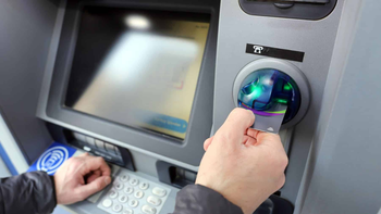 Cambian los cajeros automáticos: esto es lo que hay que hacer sí o sí antes de poner la tarjeta