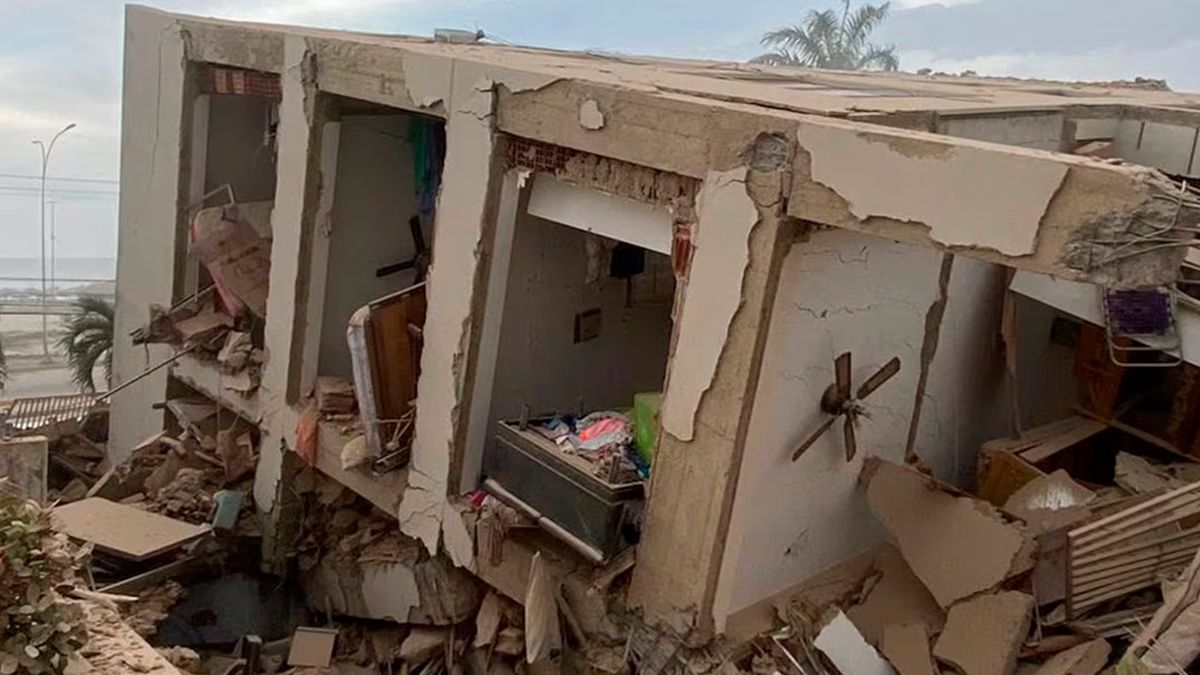 Desesperación en Venezuela: recorrió en moto la zona de La Guaira y mostró una tragedia devastadora