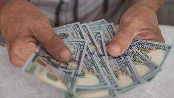 El dólar tuvo su mayor descenso en tres meses. (Foto: archivo).