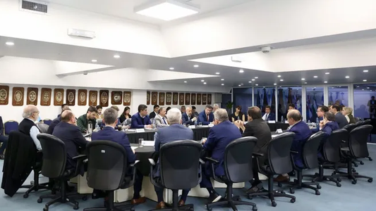 Los gobernadores se reunieron para discutir la caída de la coparticipación federal y la obra pública