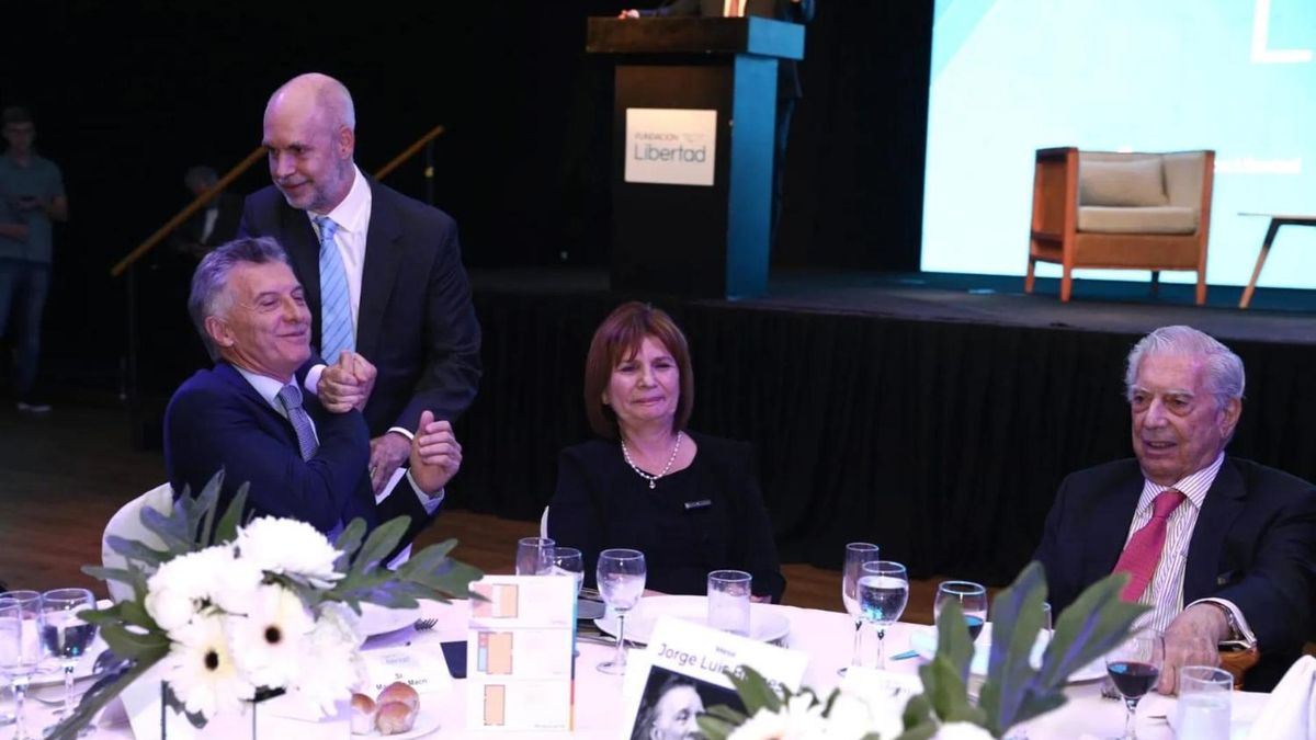 Macri compartió la mesa principal de la Fundación Libertad con Larreta
