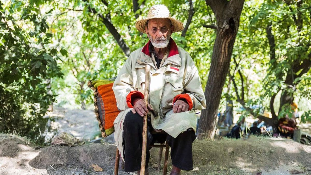 Un hombre de 80 años