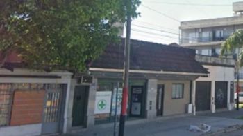 Nuevo ataque en en Rosario: balearon una farmacia y dejaron una nota amenazante