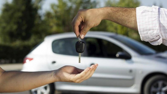 ¿Qué necesito para transferir un Auto?