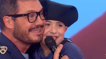 ¡A upa! El nene que ingresó a la pista y abrazó fuerte a Marcelo Tinelli