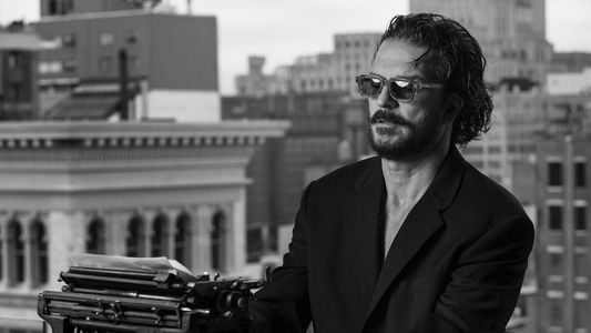 Ricardo Arjona celebra el lanzamiento de su álbum doble Blanco y Negro