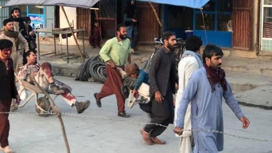 Afganistán: un doble atentado en Kabul deja al menos 40 personas muertas, entre ellas solados estadounidenses