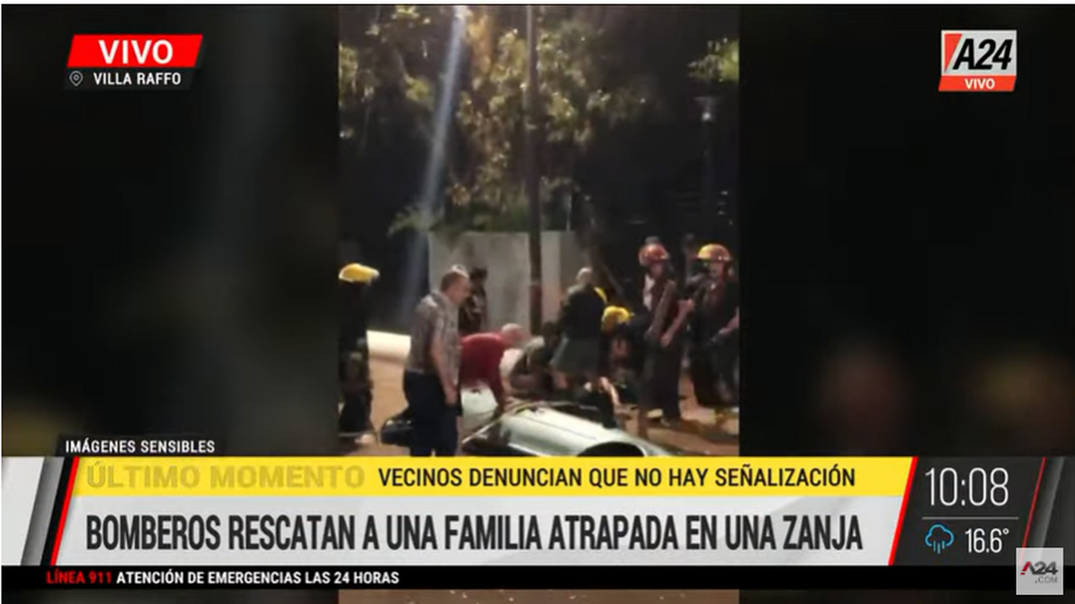 Una familia casi muere ahogada en una zanja por las inundaciones en Villa Raffo (Foto: captura de TV A24).