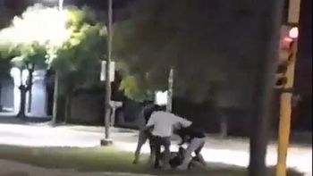 Discutió por una maniobra de tránsito y terminó desfigurado tras el ataque de cuatro personas