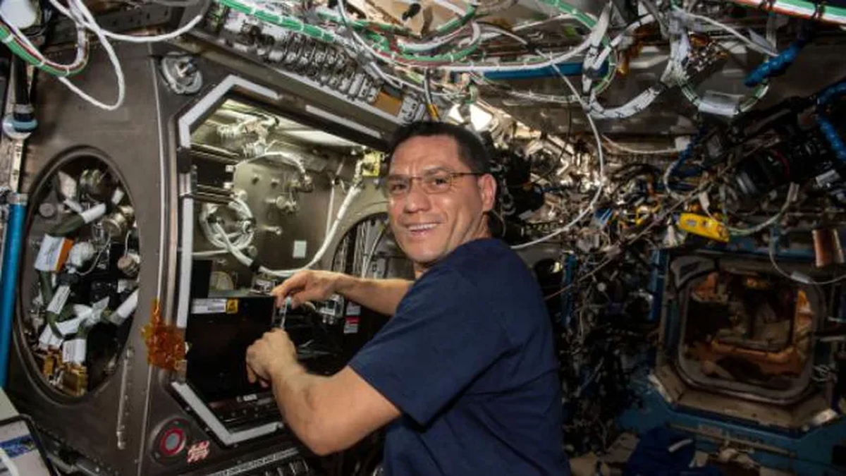 Qui&eacute;n es Frank Rubio, el astronauta que est&aacute; varado y no puede regresar a la tierra