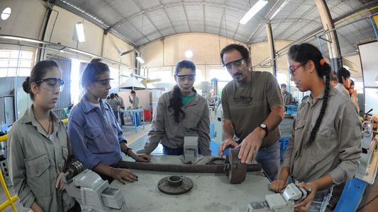 El Gobierno busca aumentar el trabajo joven con el Programa Te Sumo: ¿en qué consiste?