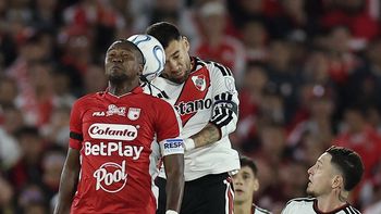 River la pasó mal, pero empató ante Independiente Santa Fe y definirá la serie en el Monumental
