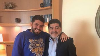 ¡Inseparables! Diego Maradona en Italia: foto familiar con Junior