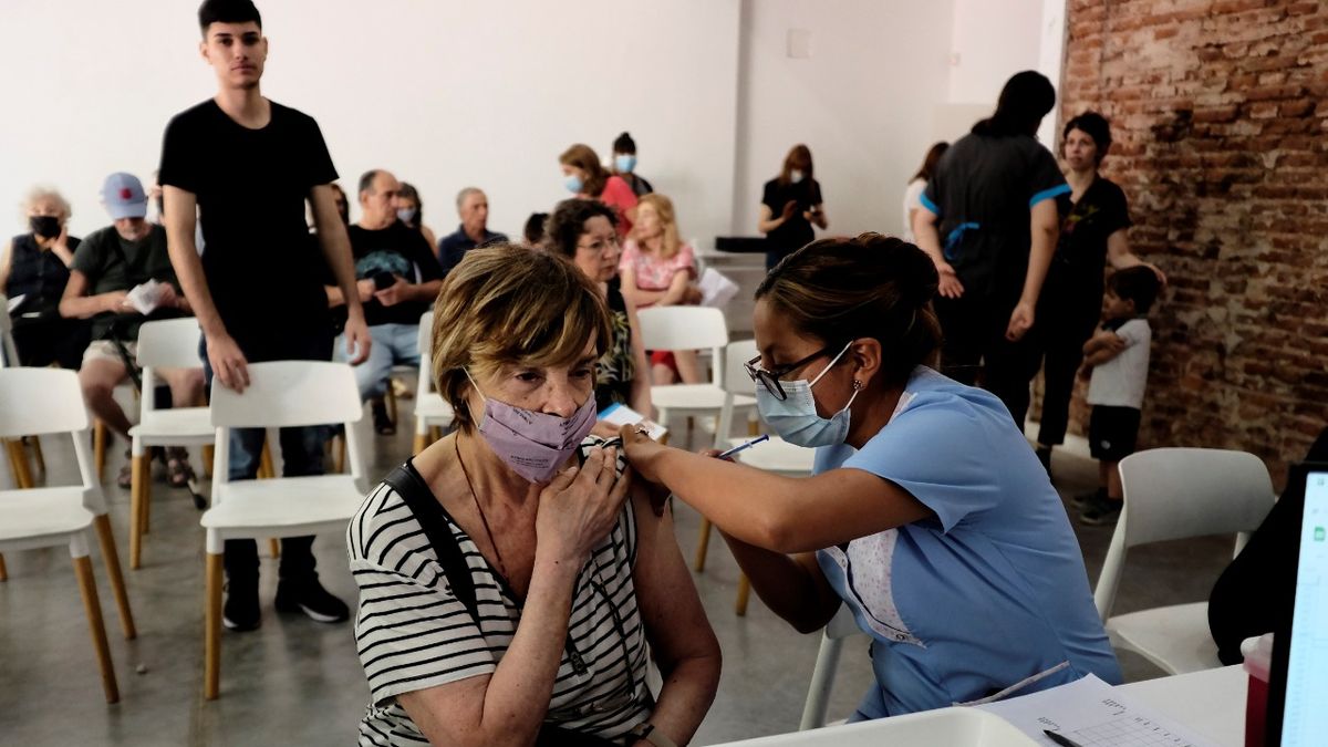 En Ciudad ahora hay que sacar turno para vacunarse contra el Covid-19: cómo y dónde hacerlo (Foto: Prensa de CABA).