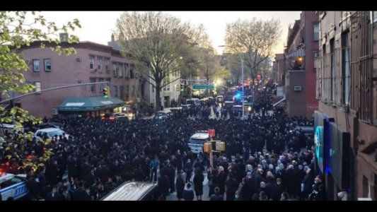 Conmoción en Estados Unidos por un gran funeral en Williamsburg, el barrio de Poco Ortodoxa
