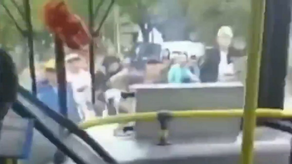 Despidieron con tiros y amenazas al delincuente de 16 años que fue abatido de un disparo por un policía. (Captura)
