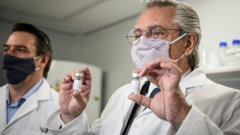 Más vacunas y clases presenciales: las urgencias del Gobierno para evitar más problemas