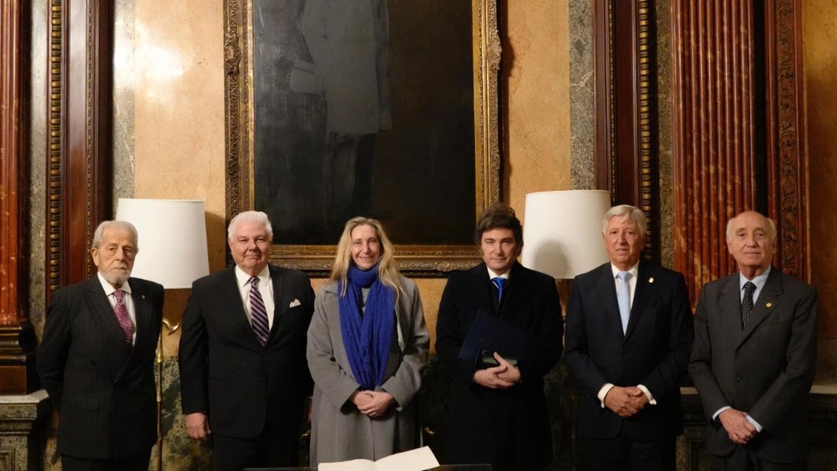 El presidente estuvo en la sede del Jockey Club