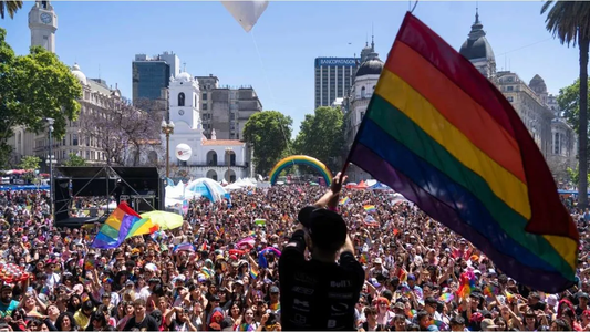 Marcha del Orgullo 2024: cortes de tránsito, horarios y artistas que se presentan este sábado en Buenos Aires