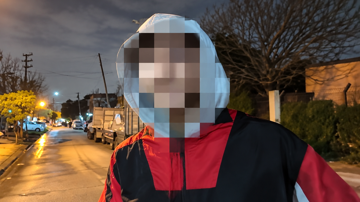 La cruda confesión de un chico de 14 años que roba a los autos de aplicación. (Foto: captura mejorada con IA)