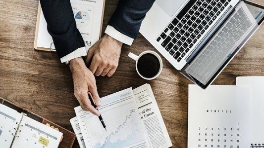 ¿Cuáles son los requisitos para trabajar en un banco?