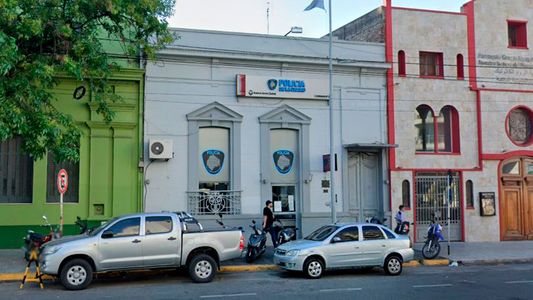 Entró a una comisaría, pidió permiso para ir al baño y se suicidó