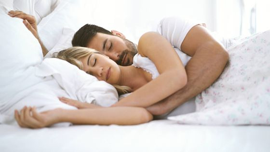 ¿Qué significa soñar que tenés una aventura con un desconocido?: la magia del sueño inesperado