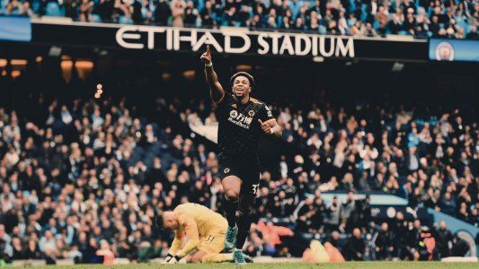 Manchester City fue sorpresivamente derrotado y el Liverpool de Klopp se corta en la punta de la Premier League