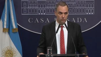 Manuel Adorni se defendió de las acusaciones en una conferencia en la Rosada: No tengo nada que esconder