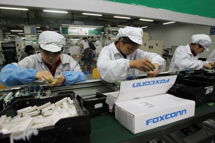 La empresa taiwanesa que fabrica los iPhones incrementa la producción de barbijos para evitar el coronavirus