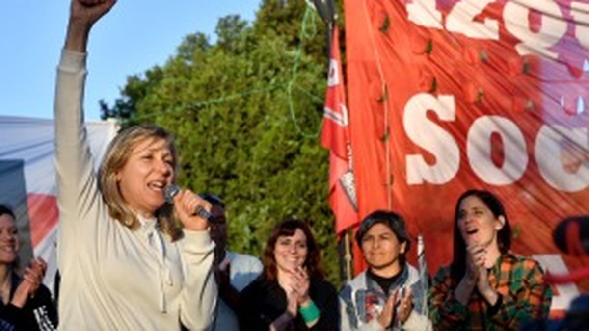 Myriam Bregman en el cierre de su campaña en La Plata. (Foto: Télam)