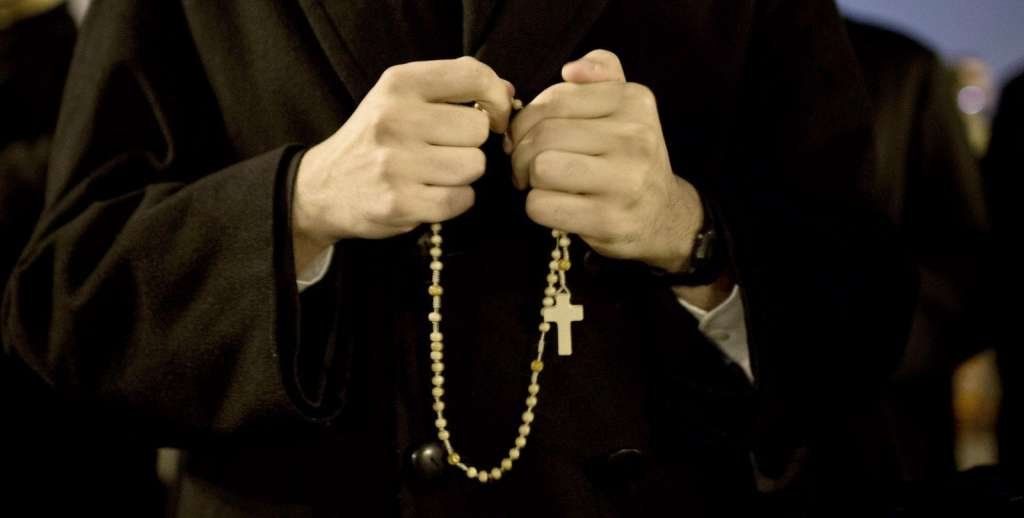 Una nena de 10 años grabó cuando un sacerdote abusó sexualmente de ella