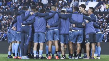 Crisis en Racing | Aparecieron violentos pasacalles contra los jugadores y el cuerpo técnico: Mediocres, pechos fríos y cobardes