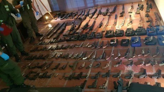 Encuentran bóvedas ocultas con un arsenal durante un allanamientos a la mano derecha del sindicalista Balcedo