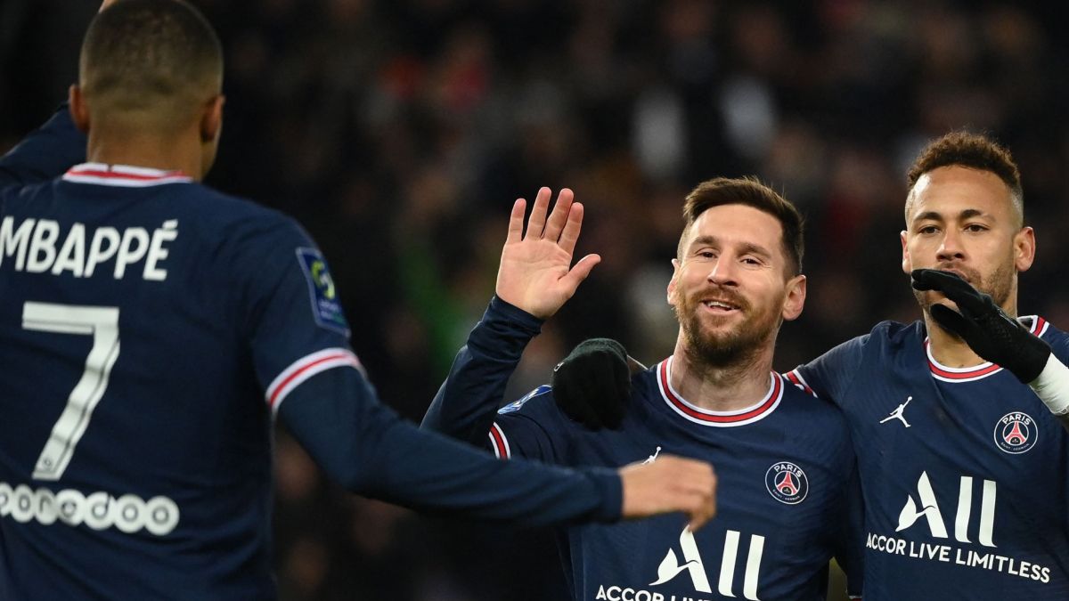 Messi volvió a romperla en la liga francesa.