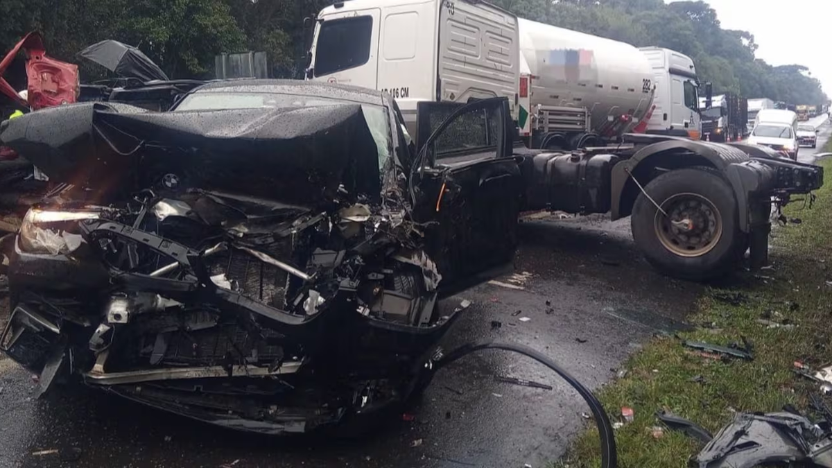 Tres autos, dos camiones y una tragedia: Murió una mujer y su bebé de 4 meses