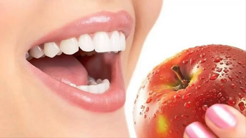 Rica en fibra, antioxidantes y vitamina C, esta fruta es una de las más completas para cuidar la salud. Consumirla a diario, con cáscara, ayuda a mejorar la digestión, fortalecer el sistema inmune, reducir el colesterol y mucho más. Rica en fibra, antioxidantes y vitamina C, esta fruta es una de las más completas para cuidar la salud. Consumirla a diario, con cáscara, ayuda a mejorar la digestión, fortalecer el sistema inmune, reducir el colesterol y mucho más.
