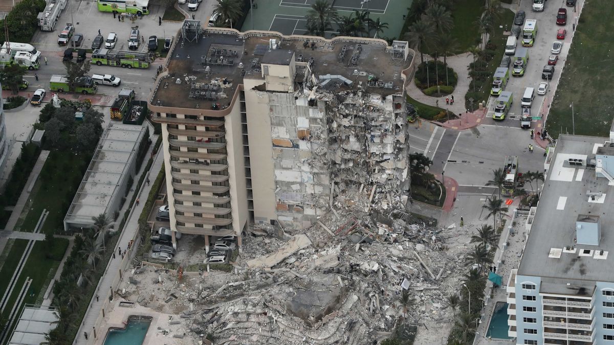 Hay 159 personas desaparecidas en los escombros del edificio de Miami (Foto: AP).