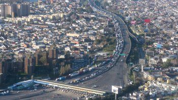 Operativo contención: el Gobierno debate qué hacer con la clase media empobrecida y busca evitar un colapso social como el de 2001