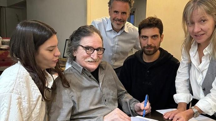 Charly García firmó contrato: cuándo sale su nuevo disco La lógica del escorpión
