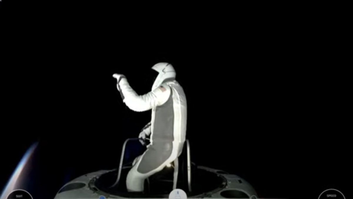 La ingeniera espacial de Sapce X, arah Gillis, también participó de la histórica caminata espacial. (Foto: Captura de TV)